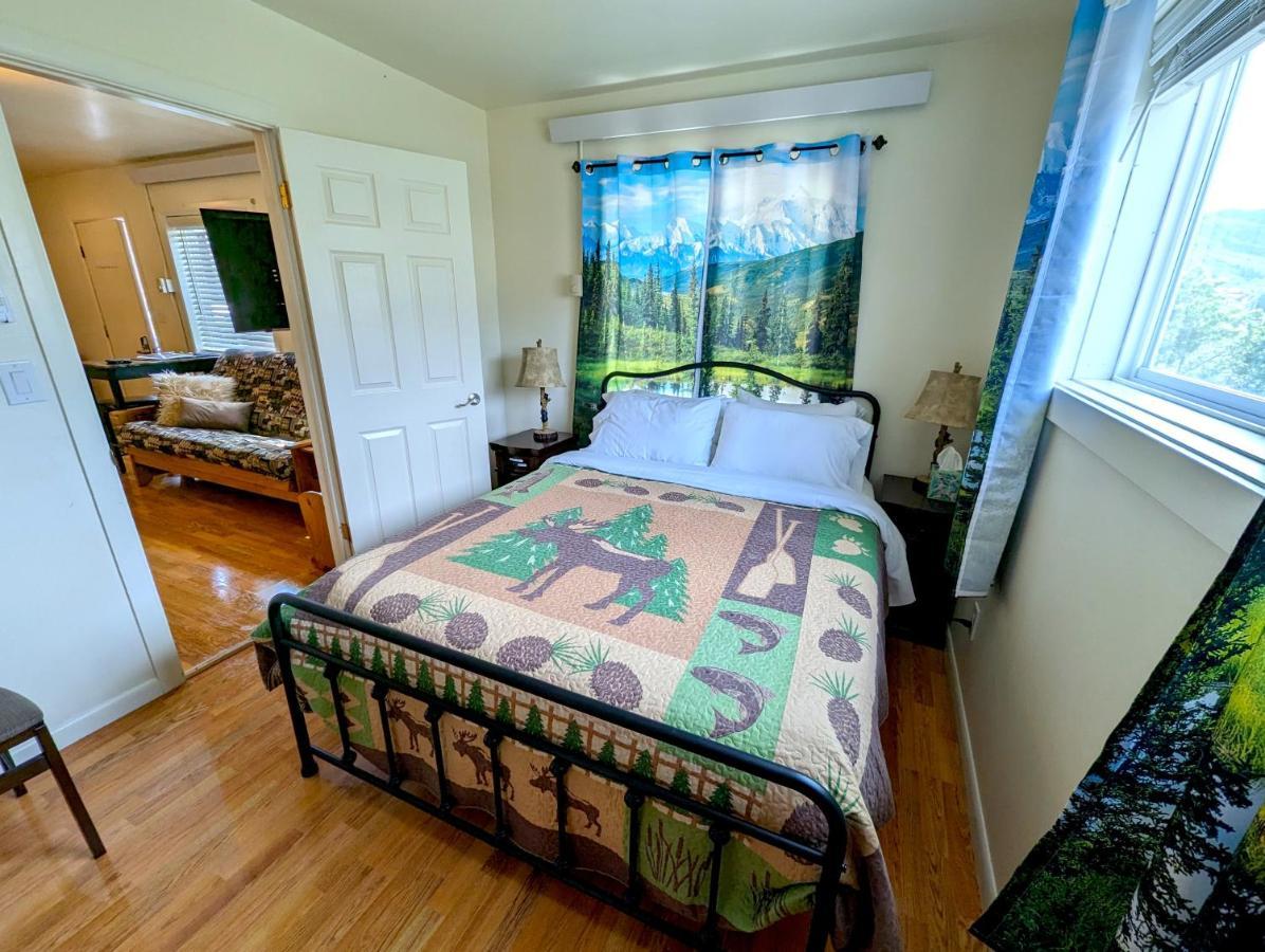 Yellowstone Treasure Guesthouses On The River Gardiner Exterior photo