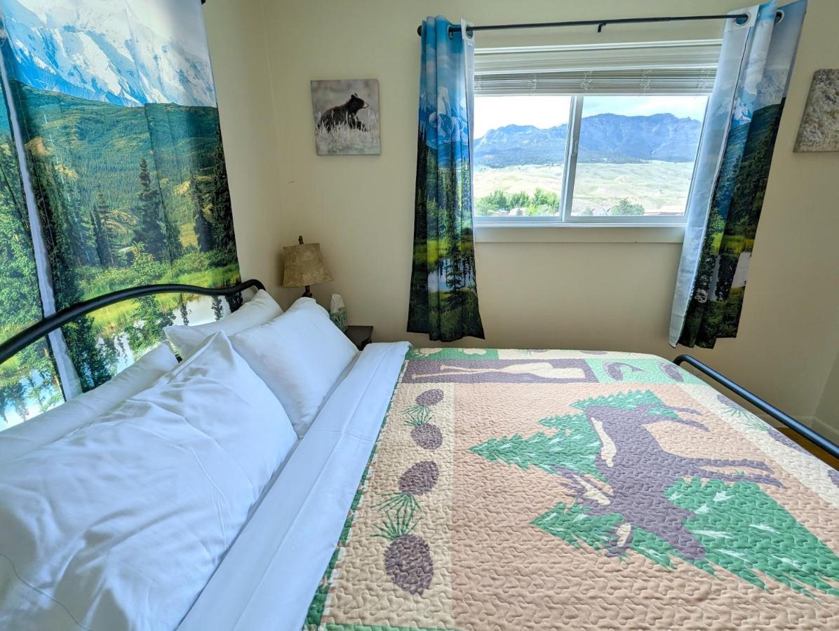 Yellowstone Treasure Guesthouses On The River Gardiner Exterior photo