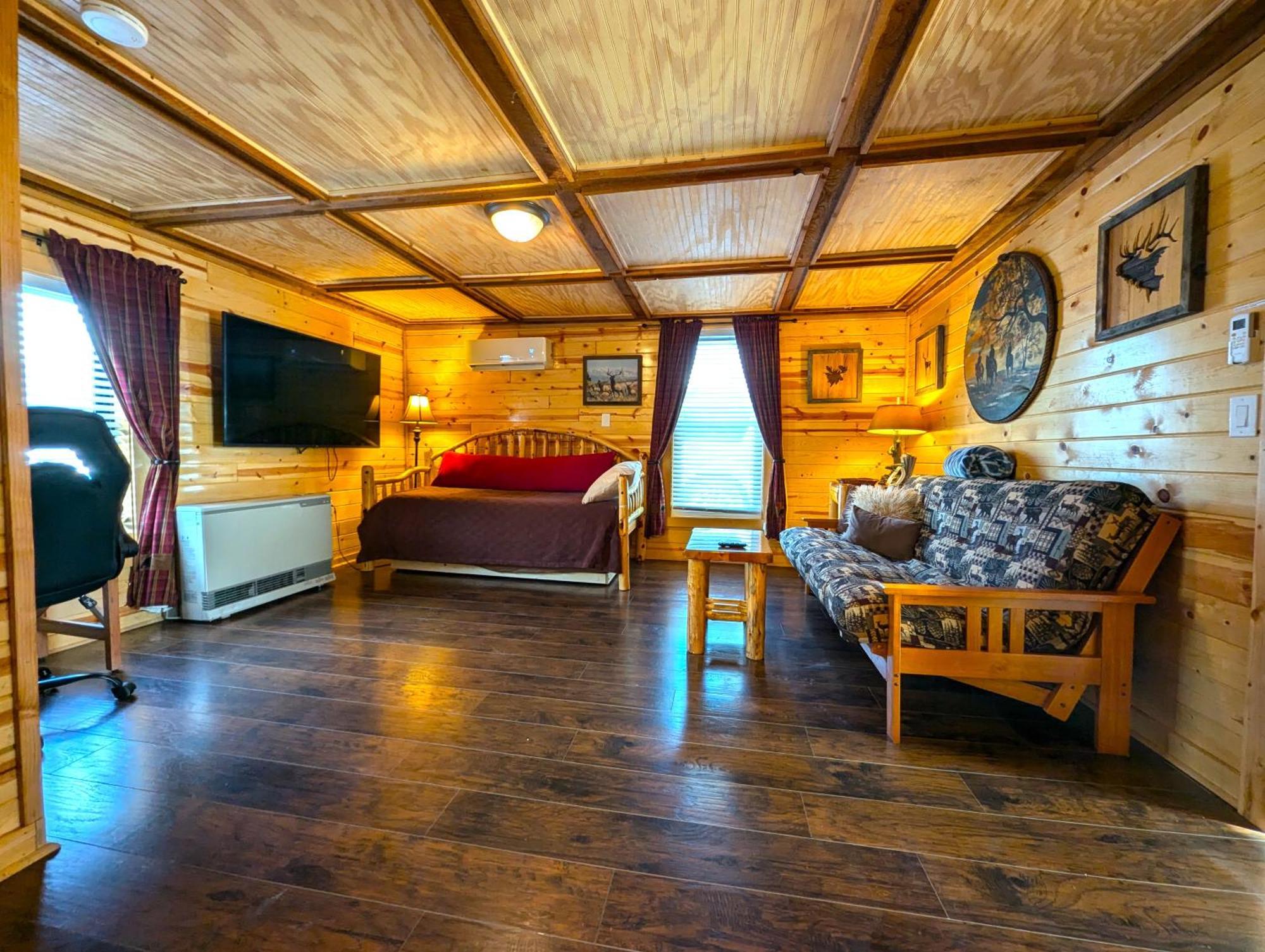 Yellowstone Treasure Guesthouses On The River Gardiner Exterior photo