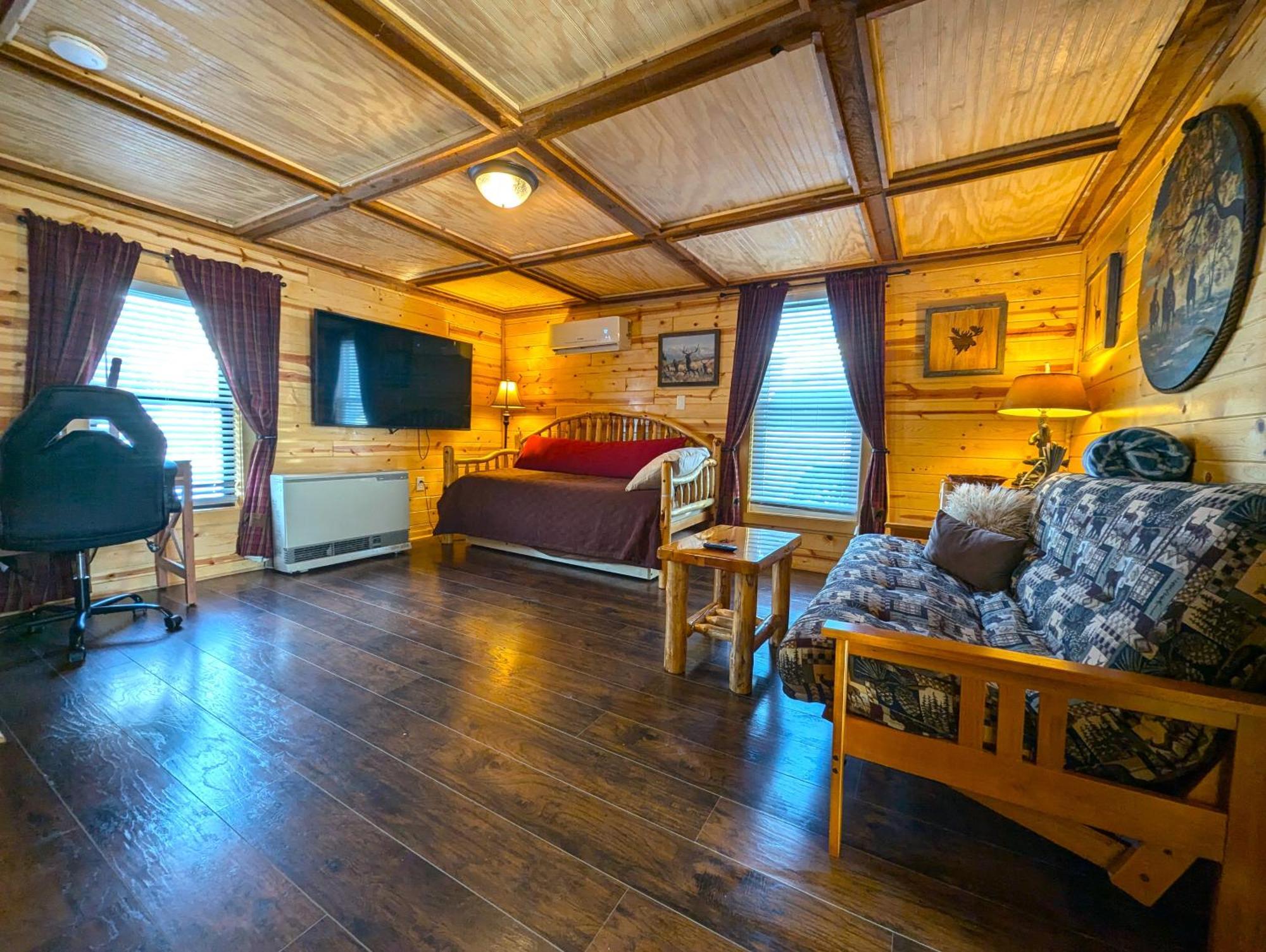 Yellowstone Treasure Guesthouses On The River Gardiner Exterior photo