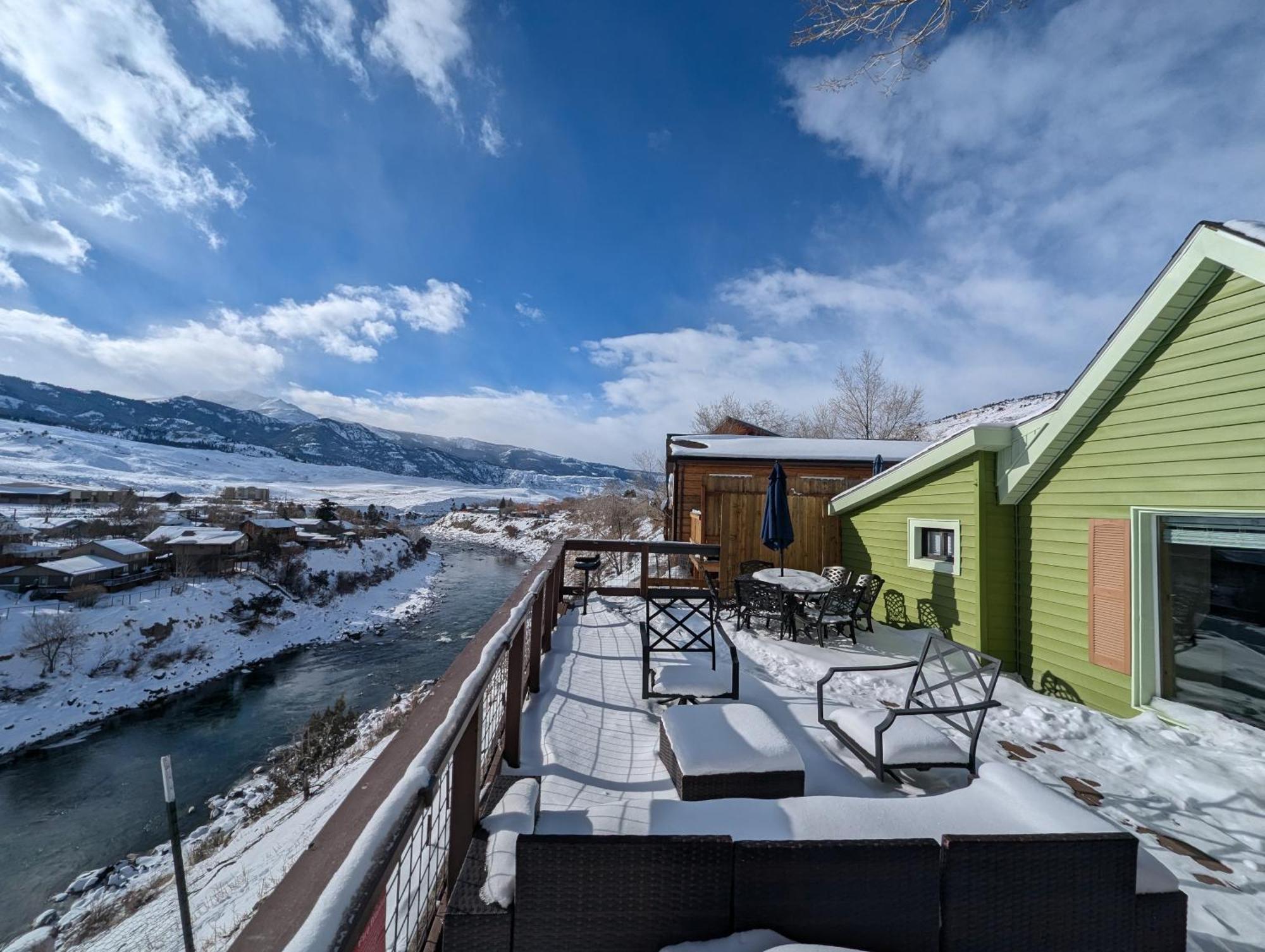 Yellowstone Treasure Guesthouses On The River Gardiner Exterior photo