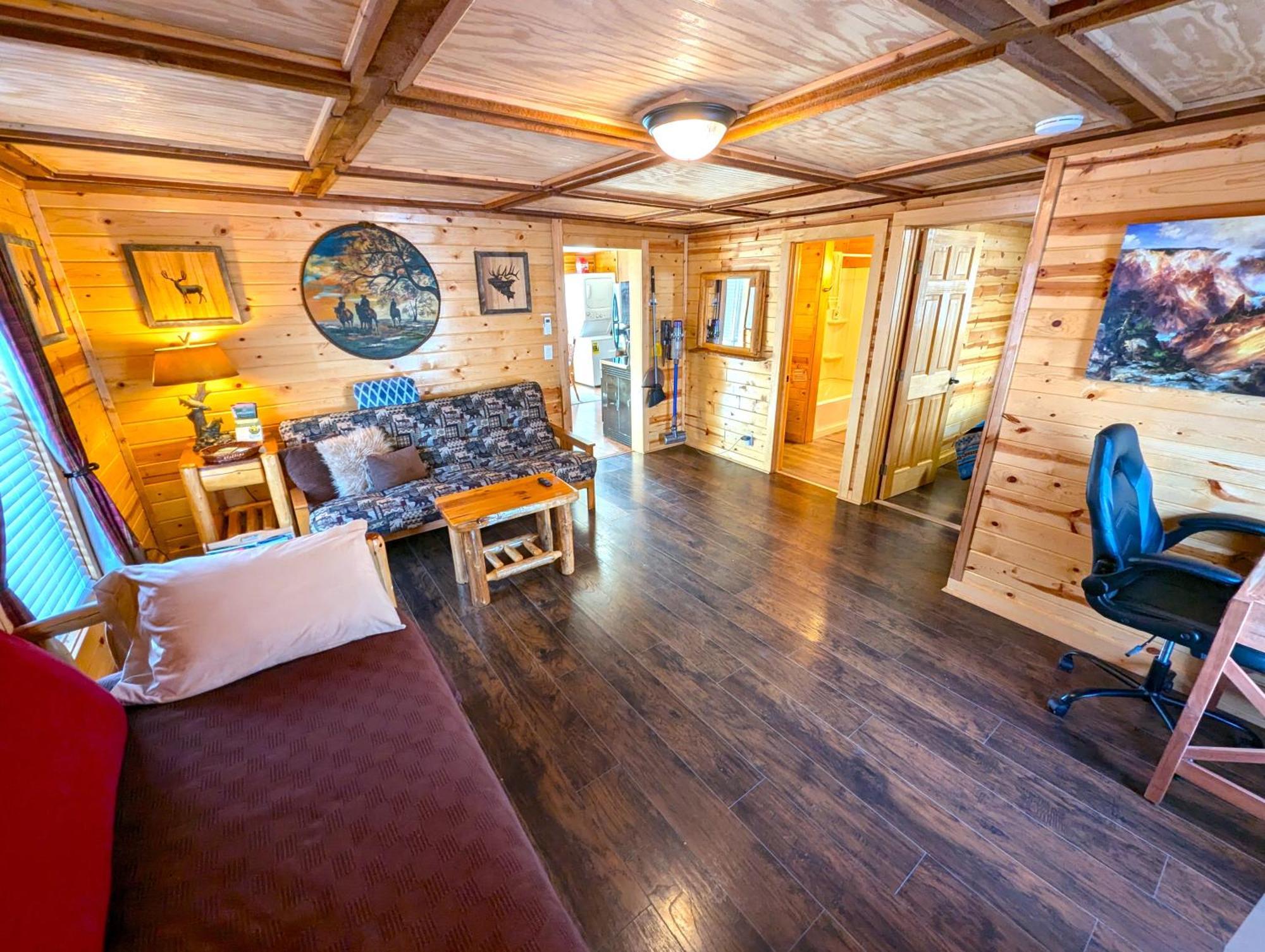 Yellowstone Treasure Guesthouses On The River Gardiner Exterior photo